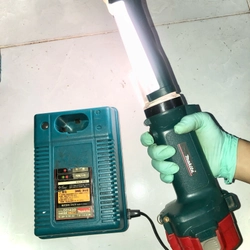 Đèn chiếu sáng cầm tay Makita ML122 Nhật 477851