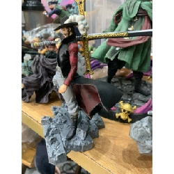 Mô hình Mihawk Mắt Diều Hâu cựu thất vũ hải  - mô hình One Piece  ASL - No Box Dùng trang trí bàn làm việc 763723