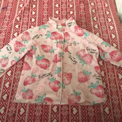 Áo dài tay tay bé gái dâu Tây  1033952