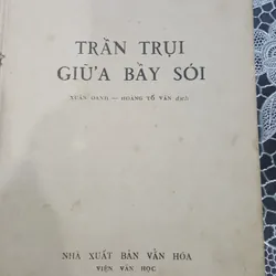 Trần trụi giữa bầy sói - Bruno Apitz, bìa cứng xb 1962 702802