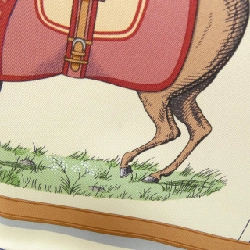 Khăn quàng cổ Hermès COUVERTURES ET TENUES DE JOUR カレ 001356S 625393