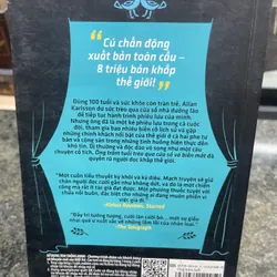 Ông trăm tuổi trèo qua cửa sổ và biến mất Jonas Jonasson DEAL 720137
