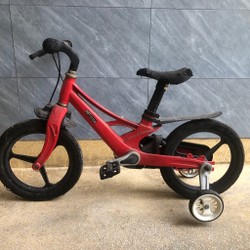 Xe đạp trẻ em BBT Global 16” màu đỏ, khung magie siêu nhẹ - hàng đã qua sử dụng