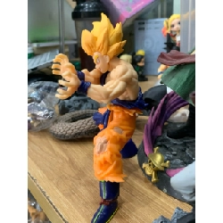 Mô hình Son Goku Super Saiyan tung chưởng Kamehameha trong Dragon Ball Z 782752