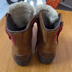 Giày bốt hiệu UGG 722960