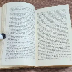 Truyện ký in màu: CHUYỆN THƯỜNG NGÀY Ở HUYỆN (Valentin Ovechkin) 763204