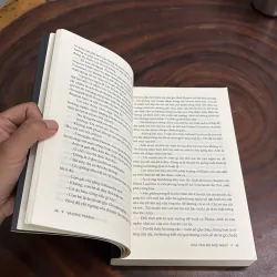 II Văn Học Nước Ngoài: Hoa Vẫn Nở Mỗi Ngày - VALÉRIE PERRIN - 2022 976232