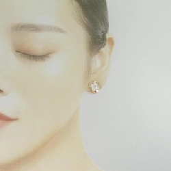 Bông tai Louis Vuitton Pius Sun Blossom Nacre một bên - Hàng hiệu Chính hãng 845126