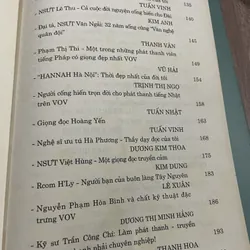 ĐÀI TIẾNG NÓI VIỆT NAM KÝ ỨC NGƯỜI VÀ NGHỀ 2 tập, bìa cứng 713076