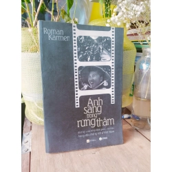 Ánh sáng trong rừng thẳm - Roman Karmen