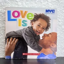 Board book Love Is - Dán ảnh gia đình thành album 927879