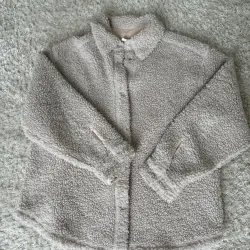 Áo khoác lông cừu HM chính hãng size Xs màu be thanh lịch 937297