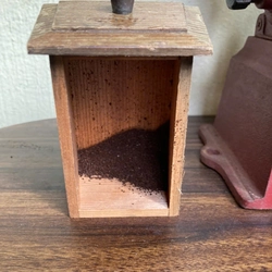 Máy xay cafe bằng tay Kalita thân gang độc lạ .nặng 3kg 532424