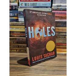 HOLES (20th Anniversary Edition) - Louis Sachar