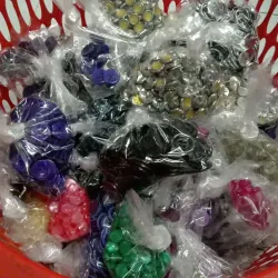 Thanh lý nút áo giá 190k cho hơn 03kg 604198