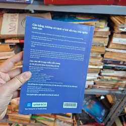 Cẩm nang đưa tin về bạo lực phụ nữ với trẻ em gái 998162