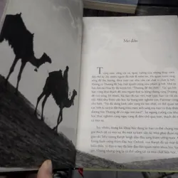 Hành trình về Phương Đông" (tên tiếng Anh: Journey to the East). 

BÌA CỨNG 703722