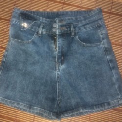 Quần đùi jeans size M 16474