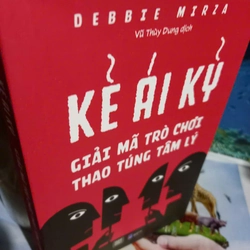kẻ ái kỷ giải mã trò chơi thao túng tâm lý