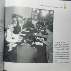 SÁCH TÌNH CẢM CỦA NHÂN DÂN THẾ GIỚI VỚI CHỦ TỊCH HỒ CHÍ MINH 700695