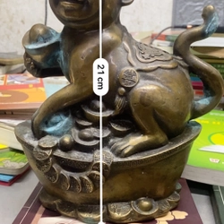  Tượng khỉ đồng đứng ôm cục tiền 531088