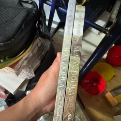 Sách fantasy Nụ hôn dối lừa  957871