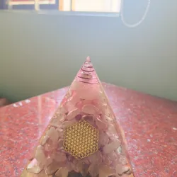 Tháp Đá Rose Quartz (Thạch Anh Hồng)