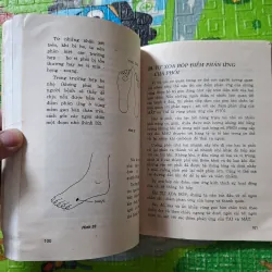 Bấm huyệt nơi bàn chân 1027667