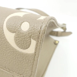 Túi Louis Vuitton Monogram Bicolor OnTheGo PM M45779 617561