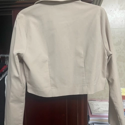 Áo croptop cổ vest màu be 478419