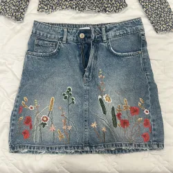 Chân váy bò Mango