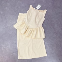 Set peplum và chân váy dài size L màu kem hàng quảng châu còn mới 99% cắt mác chưa sử dụng