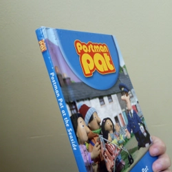 Ngoại văn] Postman Pat Truyện tranh Luyện đọc Tiếng Anh Trẻ em 549109