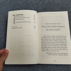 PHỤ NỮ HƠN NHAU Ở KHÍ CHẤT 539693