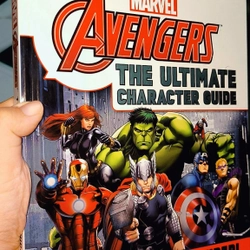 MARVEL AVENGERS - THE ULTIMATE CHARACTER GUIDE - Updated and expanded (DK)