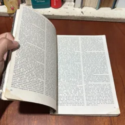 II English Books: Aircraft Carrier The Majestic Weapon - Donald Macintyre 727038