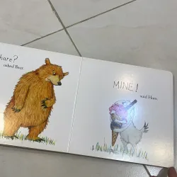 NGOẠI VĂN tiếng anh trẻ em : Bear and Hare - MINE! - Emily Cravett -MACMILLAN  1027789