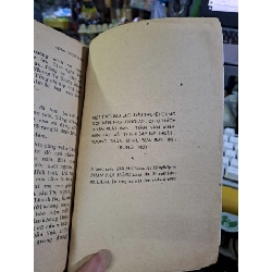 Một thời lưu lạc Cung Tích Biến mới 70% ố rách bìa VĂN HỌC HCM1709 919853