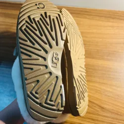 Giày hiệu UGG 926714