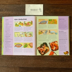 Sách ngoại văn Children's Healthy Cookbook – The Usborne, Used, Bìa cứng 502621