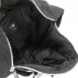 Túi xách hình tam giác lớn Givenchy BK50B3K1JE 609213