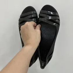 Giày crocs đế bằng size w7 tương đương size 38 15961