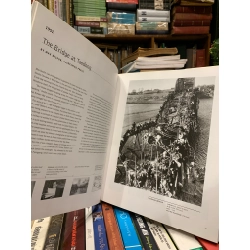 Moments: The Pulitzer Prize-winning Photographs - Hal Buell 332964