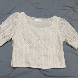 Áo croptop nút bọc tay phồng trắng size M 463356
