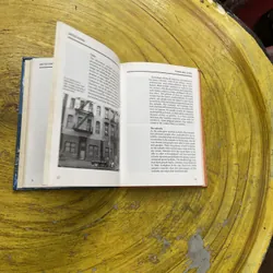 WORLD IN VIEW UNITED STATES OF AMERICA- CHESTER KRONE 605171