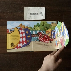 Sách ngoại văn The Castle - Peep inside, New, Board Book 483037