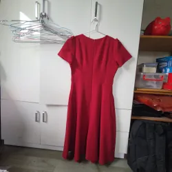 Váy Đỏ Đô qua dài qua đầu gối cổ vuông 1006197