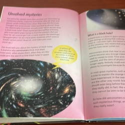 PICTURE BOOK The mystery of black holes 536837
