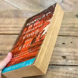 Midnight in the Garden of Good and Evil - John Berendt 734792