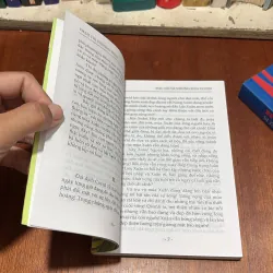 II Sách: Phụ Nữ Và Những Mùa Covid - Phạm Thị Phương Thảo - 2022 786232